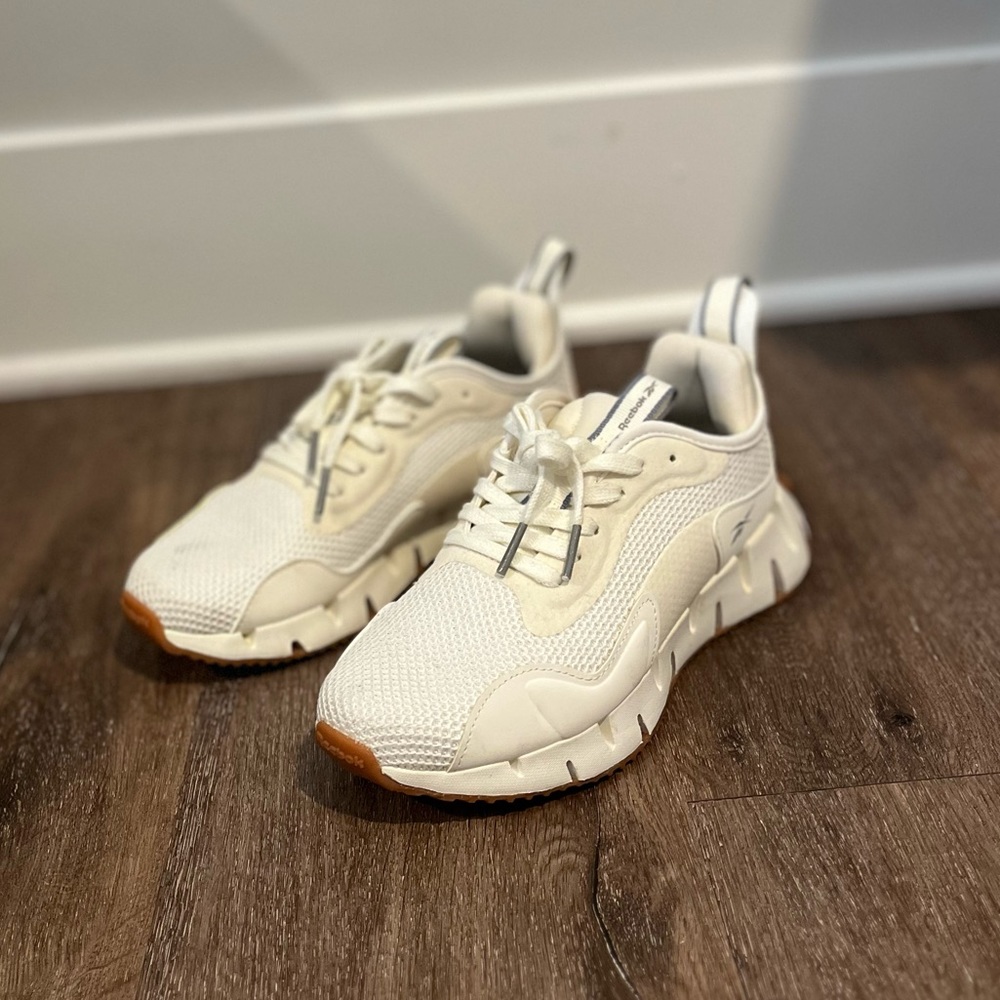 Reebok cream/gum/grey sneaker - size 7